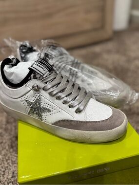 Gianni Bini White and Gray Leather Sneaker with Glitter Star